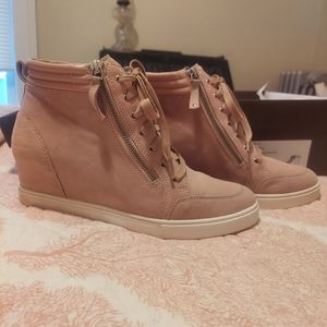 Linea Paolo Sneakers in Blush Suede EUC